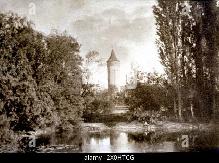 Frau, die im alten Mainwasser baden, Centturm [automatisierte Übersetzung] Stockfoto