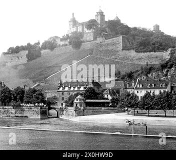 Festung Marienberg vom anderen Mainufer. [Automatisierte Übersetzung] Stockfoto