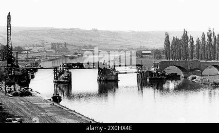 Alte Hauptbrücke – Bauarbeiten 1954-57 [automatisierte Übersetzung] Stockfoto