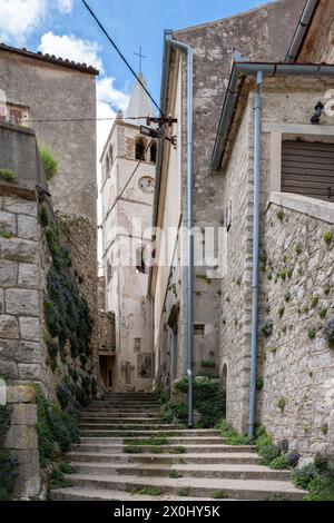 Typische Altstadt-Szene im mittelalterlichen Dorf Plomin, Kroatien Stockfoto