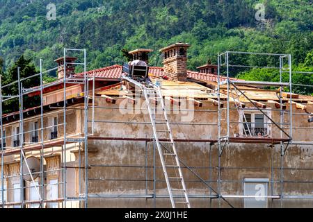 Restaurierung eines alten traditionellen Hauses im mediterranen Stil Stockfoto