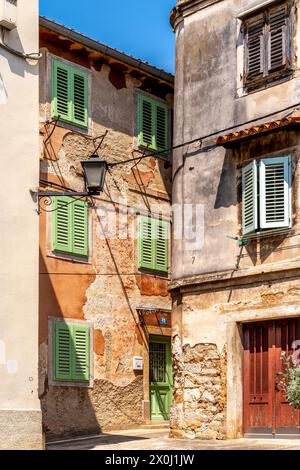 Idyllische Altstadtalleen in Lovran, Istrien, Kroatien Stockfoto