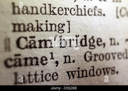 Wort Cambridge auf Wörterbuchseite, Makronaht Stockfoto