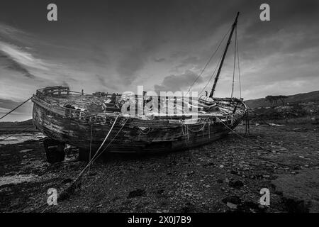 Sonnenuntergang am Isa Shipwreck, Culduie, Applecross. Stockfoto