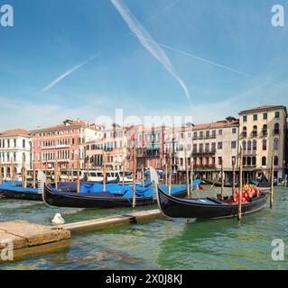 Boote in Venedig auf dem Canal Grande, Italien Stockfoto