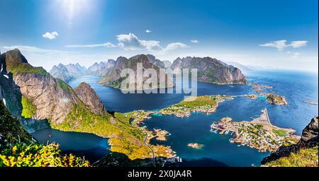 Blick vom Berg Reinebringen auf das Dorf reine auf den Lofoten in Norwegen Stockfoto