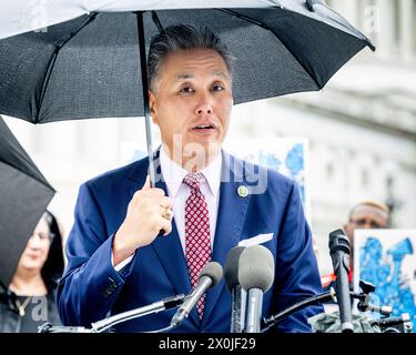 Washington, Usa. April 2024. Der US-Repräsentant Mark Takano (D-CA) sprach auf einer Pressekonferenz zum „Tag des (Nein) Schweigens“ und zur Einführung der Resolution „Rise Up“ von 2024 im Kapitol der USA. (Foto: Michael Brochstein/SIPA USA) Credit: SIPA USA/Alamy Live News Stockfoto