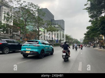 Vinfast-Elektrotaxis werden in allen größeren Städten Vietnams eingesetzt. 베트남 전기차, ベトナムの電気自動車, वियतनामी इलेक्ट्रिक कारें, 越南电动汽车 Xanh SM Taxi Stockfoto