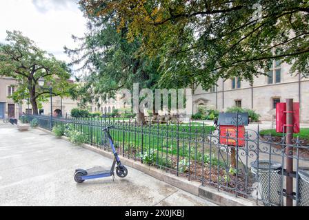 Place des Ducs, Grünanlage, Herzogspalast, Hausfassade, Architektur, Stadtrundgang, Dijon, Abfahrten Cote-d'Or, Frankreich, Europa, Stockfoto