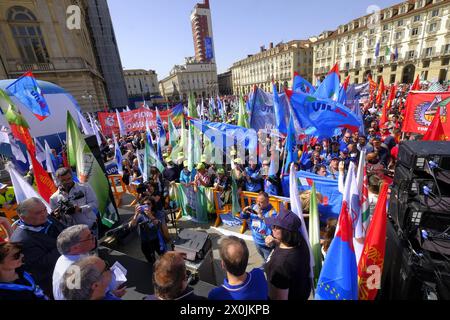 Turin, Italien. April 2024. TURIN - TURIN STREIK FÜR DAS INDUSTRIEWERK MIRAFIORI DER STELLANTIS-GRUPPE VON PALCI BIS PIAZZA CASTELLO redaktionelle Nutzung nur Credit: Unabhängige Fotoagentur/Alamy Live News Stockfoto