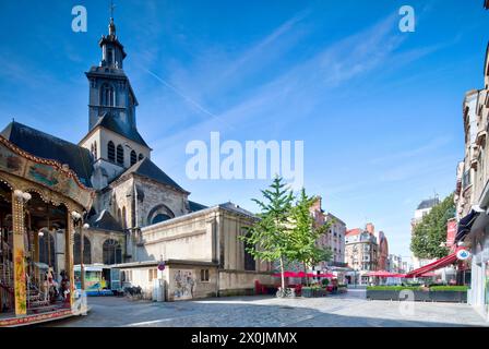 Kirche Saint-Jacques, Carousel, Place Drouet-d'Erlon, Hausfassade, Stadtrundgang, Blick auf das Haus, Reims, Marne, Frankreich, Europa, Stockfoto