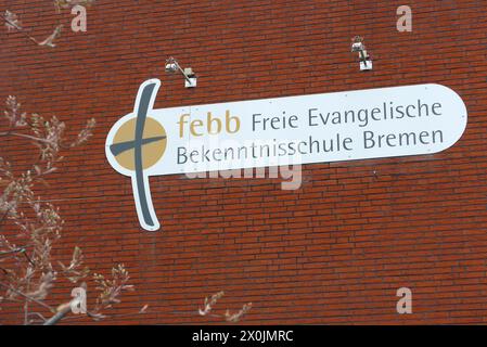 Die Freie Evangelische Bekenntnisschule Bremen febb. Ihr Trägerverein betreibt in Bremen-Habenhausen eine Grundschule Foto, eine Oberschule Gesamtschule und ein Gymnasium, außerdem in einem anderen Stadtteil eine weitere Grundschule. Die Privatschule ist evangelikal geprägt und eine staatlich anerkannte Bekenntnisschule in freier Trägerschaft. Ihr Motto lautet: Glaube. Hoffnung. Liebe Liebe. *** Die Freie Evangelische Bekenntnisschule Bremen febb betreibt eine Grundschule Foto, eine Gesamtschule und ein Gymnasium in Bremen Habenhausen sowie eine weitere Grundschule in Anothe Stockfoto