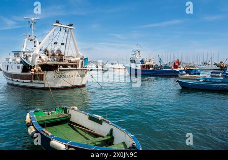 Allgemeiner Blick auf den Hafen in Procida, Bucht von Neapel, Italien Stockfoto