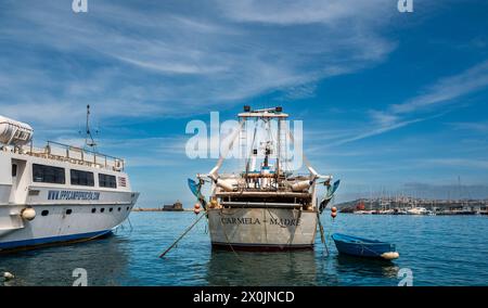 Allgemeiner Blick auf den Hafen in Procida, Bucht von Neapel, Italien Stockfoto