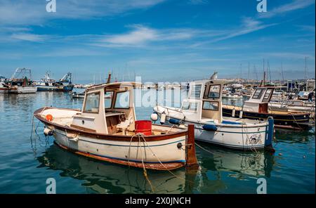 Allgemeiner Blick auf den Hafen in Procida, Bucht von Neapel, Italien Stockfoto