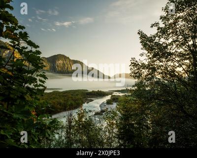 Bayerisches Kanada - Herbstsonne auf der Isar, Vorderriß Stockfoto