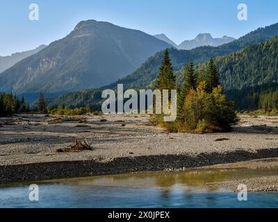 Morgennebel bei Rißbach und Isar, Vorderriß Stockfoto