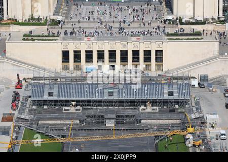 Paris, Frankreich. April 2024. © PHOTOPQR/LE PARISIEN/Le Parisien/Arnaud Journois ; PARIS ; 12/04/2024 ; PARIS, 12/04/2024, VUE DU TROCADERO DEPUIS LA TOUR EIFFEL/JEUX OLYMPIQUE PARIS 2024/CHANTIER DU CHAMPIONS PARK OU LES ATHLETEN CELEBRERONT LEURS MEDAILLES, TROCADERO PLACE DES DROITS DE L'HOMME /PHOTO LE PARISIEN/ARNAUD JOURNOIS PARIS, FRANKREICH, 12. APRIL 2024. Olympiaeinrichtungen in Paris werden eingerichtet Credit: MAXPPP/Alamy Live News Stockfoto