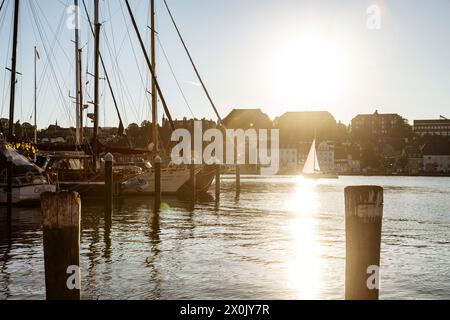 Flensburg, Sonnenuntergang Spaziergang um den Hafen Stockfoto