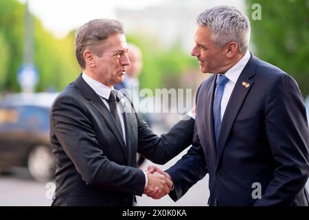 Wien, Wien, Österreich. April 2024. Slowenischer Premierminister ROBERT GOLOB wurde von Bundeskanzler KARL NEHAMMER zu Gesprächen über die "strategische Agenda der EU" begrüßt (Credit Image: © Andreas Stroh/ZUMA Press Wire) NUR REDAKTIONELLE VERWENDUNG! Nicht für kommerzielle ZWECKE! Stockfoto