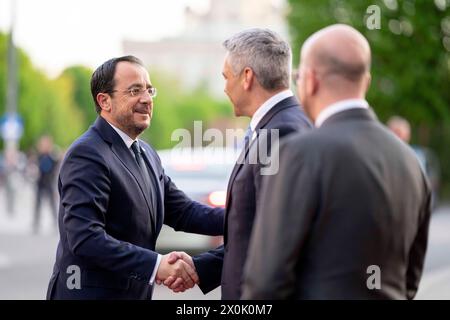 Wien, Wien, Österreich. April 2024. Zypernpräsident NIKOS CHRISTODOULIDES begrüßt von Bundeskanzler KARL NEHAMMER zu Gesprächen über die "strategische Agenda der EU" (Credit Image: © Andreas Stroh/ZUMA Press Wire) NUR REDAKTIONELLE VERWENDUNG! Nicht für kommerzielle ZWECKE! Stockfoto