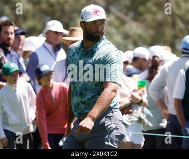 Augusta, Usa. April 2024. Der Spanier Jon Rahm geht am Freitag, den 12. April 2024, zum vierten Abschlag in der zweiten Runde des Masters Turniers im Augusta National Golf Club in Augusta, Georgia. Foto: Tannen Maury/UPI Credit: UPI/Alamy Live News Stockfoto