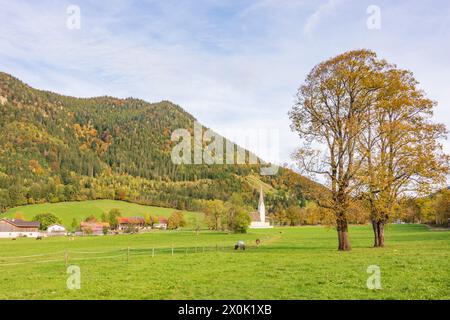 Schliersee, Kirche St. Leonhard in Fischhausen, Tegernsee Schliersee, Oberbayern, Bayern, Deutschland Stockfoto