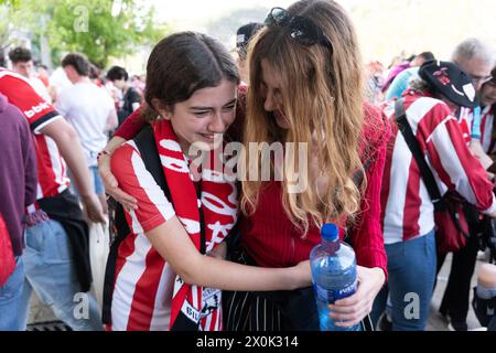 Bilbao, Biskaya, Spanien - 11. April 2024 - Fans des Athletic Club de Bilbao feiern den 25. Copa del Rey-Titel mit dem Lastkahn Stockfoto