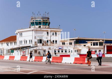 Flugsicherungsturm für zivile und militärische Zwecke. Internationaler Flughafen Gibraltar. Gibraltar, British Overseas Territory, Vereinigtes Königreich, Europa Stockfoto