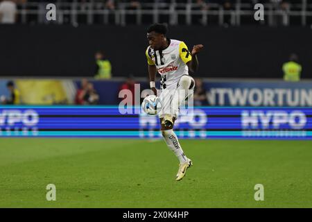 Linz, Österreich. April 2024. LINZ, ÖSTERREICH - 12. APRIL: George Bello von LASK während des Admiral-Bundesliga-Spiels zwischen LASK und FC Red Bull Salzburg in der Raiffeisen Arena am 12. April 2024 in Linz, Österreich .240412 SEPA 07 063 - 20240412 PD9033 Credit: APA-PictureDesk/Alamy Live News Stockfoto