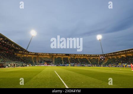 Den Haag, Niederlande. April 2024. DEN HAAG, 11.04.2024, Bingoal Stadion, niederländischer Keuken Kampioen Divisie Football, Saison 2023/2024, Spiel zwischen ADO den Haag und Helmond Sport. Überblick über das Stadion während des Spiels Credit: Pro Shots/Alamy Live News Stockfoto