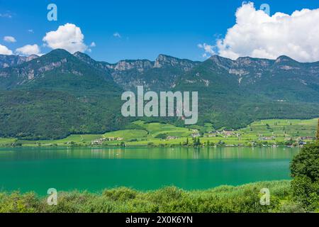 Kaltern an der Weinstraße, Kalterer See, Mendelkamm in Südtirol, Trentino-Südtirol, Italien Stockfoto