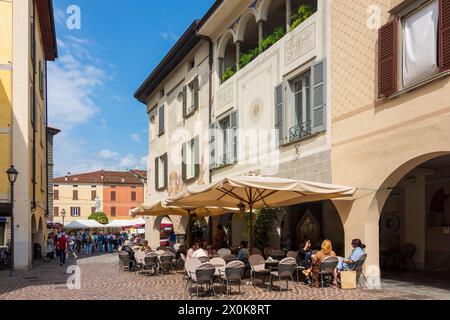 Iseo, Piazza Giuseppe Garibaldi, Giuseppe Garibaldi Denkmal in Brescia, Lombardei, Italien Stockfoto