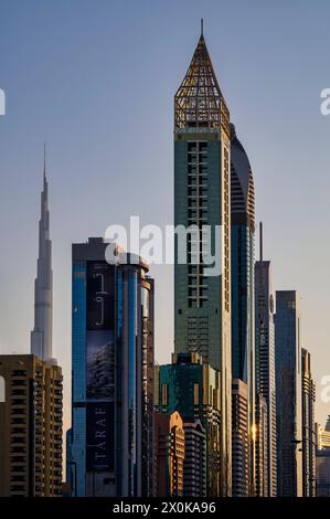 Burj Khalifa, Wolkenkratzer, Stadtzentrum, Finanzviertel, Abendlicht, golden Hour, Dubai, Vereinigte Arabische Emirate, VAR Stockfoto