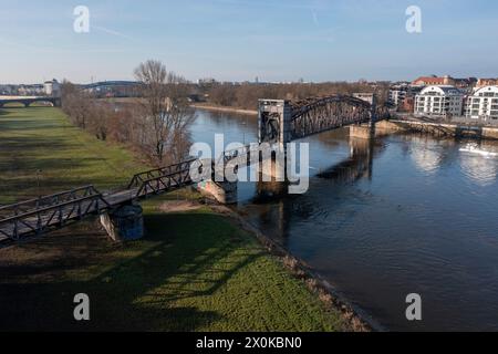 Liftbrücke, historische Eisenbahnbrücke, denkmalgeschütztes Gebäude, Magdeburg, Sachsen-Anhalt, Deutschland Stockfoto