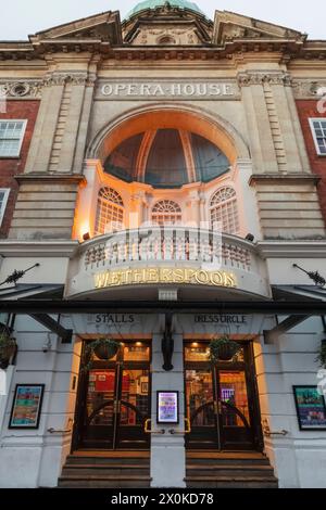 England, Kent, Tunbridge Wells, The Old Opera House Wetherspoon Pub und Restaurant Stockfoto