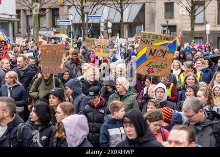 Schülerdemonstration gegen Rechtsextremismus unter dem Motto „Schule bleibt Bunt“ protestieren über 2500 Schüler, Eltern und Lehrer gegen Rig Stockfoto