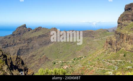 Landschaft des Teno-Massivs auf Teneriffa, eine von drei vulkanischen Formationen, die zur Insel führten. Kanarischen Inseln. Spanien Stockfoto