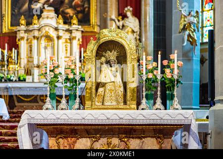 Schwarze Madonna in der Stiftskirche St. Philipp und Jakob in der Wallfahrtsstadt Altötting Stockfoto