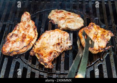 Schweinekoteletts auf dem grill Stockfoto