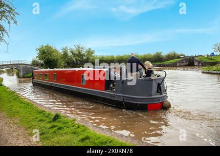 Kanalschmalboot auf dem Shropshire union Kanal, vorbei an der Kreuzung mit dem llangollen Kanal an der Hurleston Kreuzung in der Nähe von Nantwich Cheshire Stockfoto