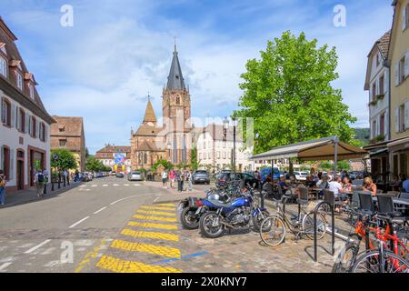 Frankreich, Elsass, Wissembourg, Blick auf die Abteikirche St. Peter und Paul. Stockfoto