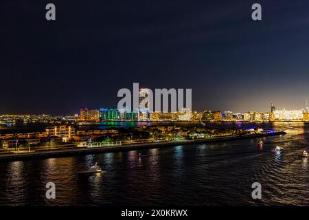 One&Only The Palm, luxuriöses Strandresort, hinter dem Blick auf The Palm, Fairmont The Palm, Luxushotel, Palm Jumeirah Corniche Gegend, Palm Jumeirah, Dubai, Vereinigte Arabische Emirate, Naher Osten, Asien Stockfoto