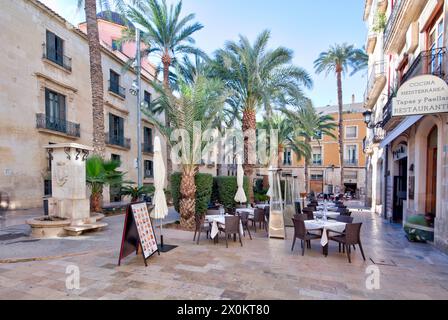 Plaza Santisima FAZ, Gastronomie, Hausfassade, Architektur, Stadtbesichtigung, Alicante, Autonomy of Valencia, Spanien, Stockfoto