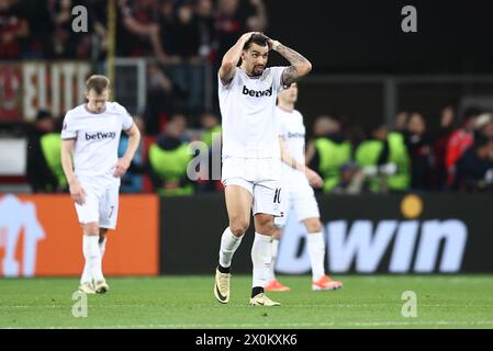 Leverkusen, Deutschland. April 2024. Lucas Paqueta von West Ham United sieht niedergeschlagen aus, nachdem sein Team am 11. April 2024 in Leverkusen in der BayArena ihr zweites Tor zugestanden hatte, um das Ergebnis 2-0 zu erzielen. (Foto: Daniel Chesterton/phcimages.com) Credit: PHC Images LTD/Alamy Live News Stockfoto