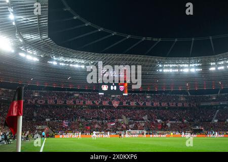 Leverkusen, Deutschland. April 2024. Bayer Leverkusen Fans beim UEFA Europa League Viertelfinale im ersten Legspiel zwischen Bayer Leverkusen und West Ham United am 11. April 2024 in der BayArena in Leverkusen. (Foto: Daniel Chesterton/phcimages.com) Credit: PHC Images LTD/Alamy Live News Stockfoto