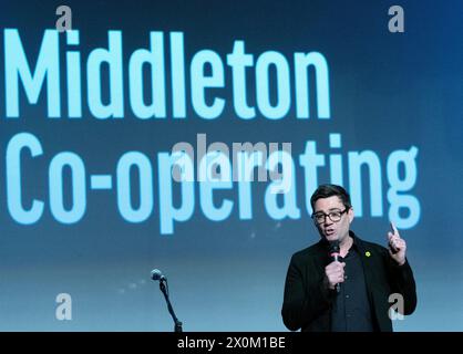 Andrew Burnham, Bürgermeister von Greater Manchester bei der Middleton Co-Operating Launch Party. Middleton Arena. Greater Manchester. UK. Quelle: GaryRobertsphotography/Alamy Live News Stockfoto