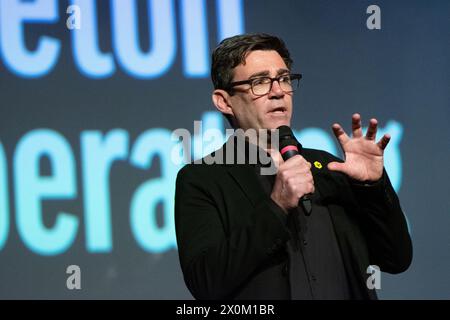 Andrew Burnham, Bürgermeister von Greater Manchester bei der Middleton Co-Operating Launch Party. Middleton Arena. Greater Manchester. UK. Quelle: GaryRobertsphotography/Alamy Live News Stockfoto