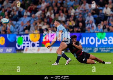 Sydney, Australien. April 2024. Dylan Pietsch von den Waratahs wird während des Super Rugby Pacific 2024 Rd8-Spiels zwischen den Waratahs und den Crusaders am 12. April 2024 im Allianz Stadium in Sydney, Australien (Credit: IOIO IMAGES/Alamy Live News) bekämpft Stockfoto