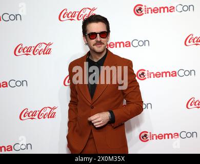 Las Vegas, USA. April 2024. Dan Stevens kommt auf der CinemaCon 2024 – Big Screen Achievement Awards, die am 11. April 2024 im Colosseum im Caesars Palace in Las Vegas, Nevada, stattfanden © JPA/AFF-USA.com Credit: AFF/Alamy Live News Stockfoto